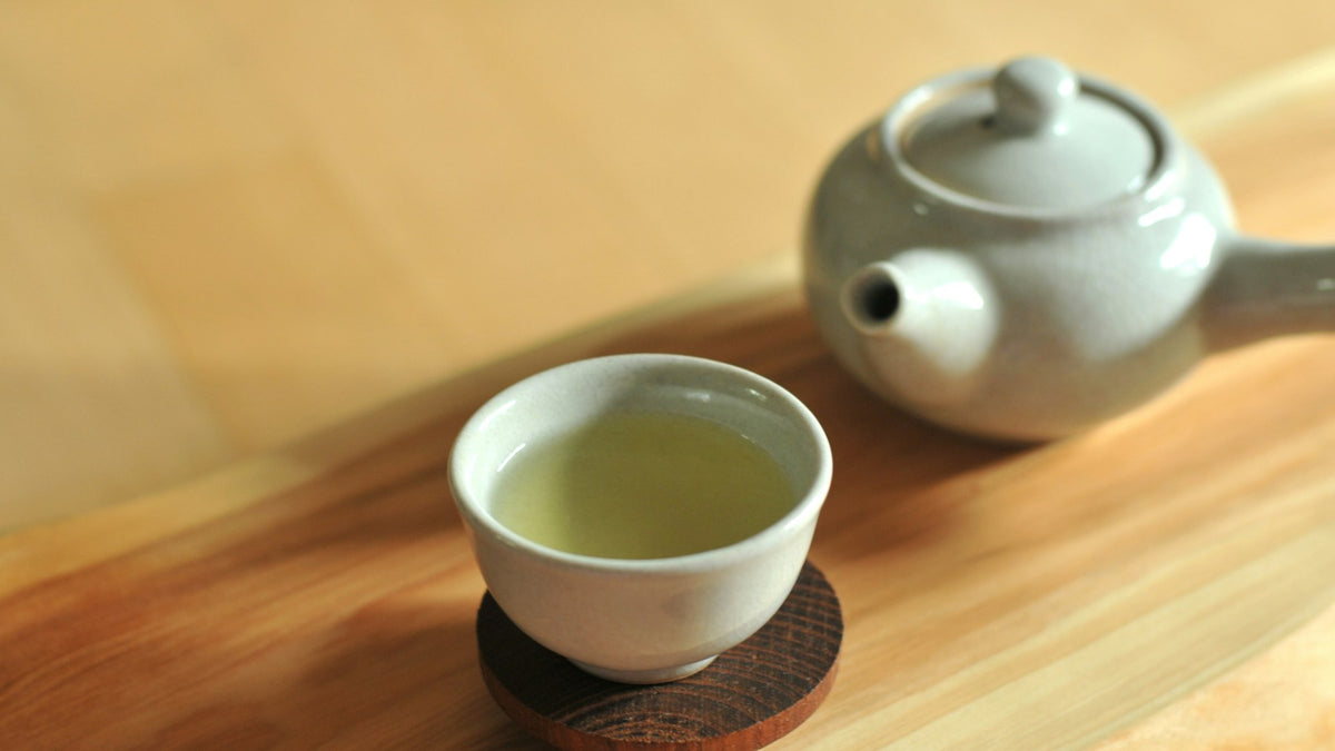 急須と日本茶のイメージ