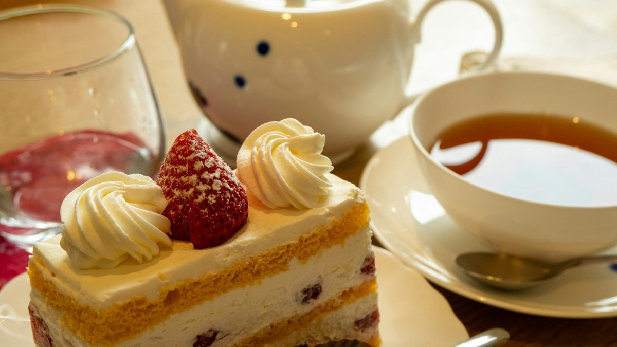 ケーキと紅茶のイメージ