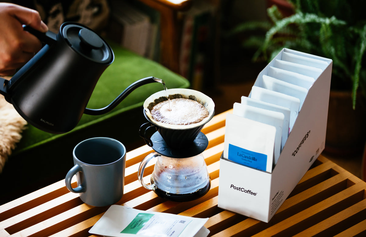PostCoffeeのコーヒーをハンドドリップしている様子